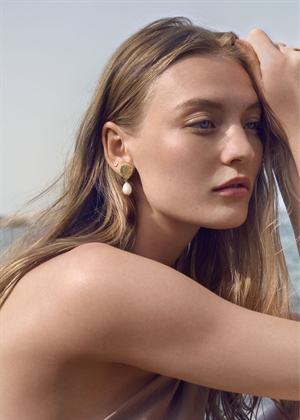 Venus earrings Forgyldt Maanesten 